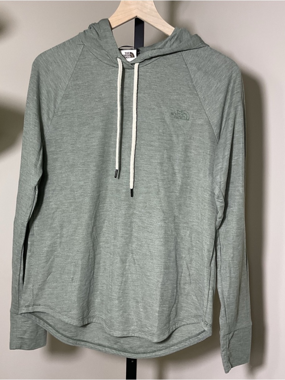 The North Face Hoodie Women’s Large Green Lightweight Pullover Logo